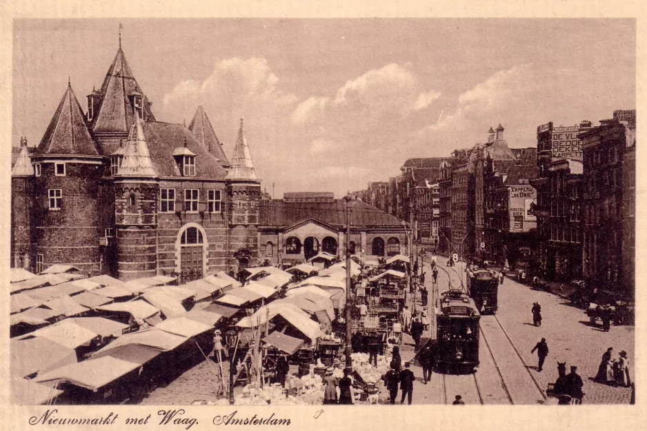 Postkort: Amsterdam sporvognslinje 8 med motorvogn 61 på Nieuwmarkt (1906)