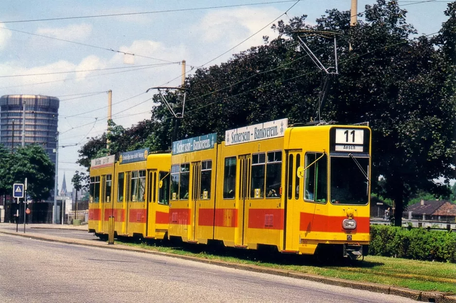 Postkort: Basel sporvognslinje 11 med ledvogn 212 på Münchensteinerstrasse (1979)