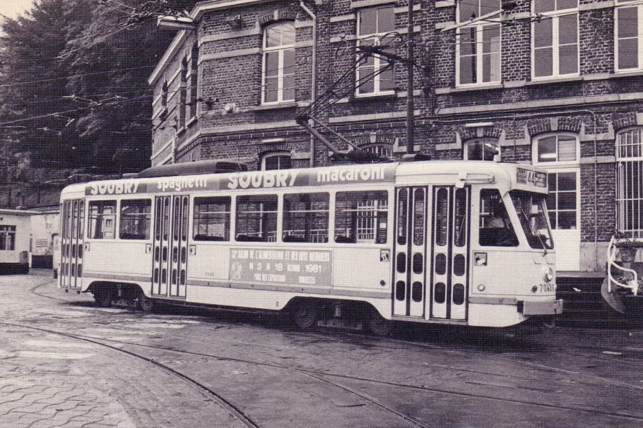 Postkort: Bruxelles motorvogn 7096 ved remisen Woluwe / Tervurenlaan (1981)