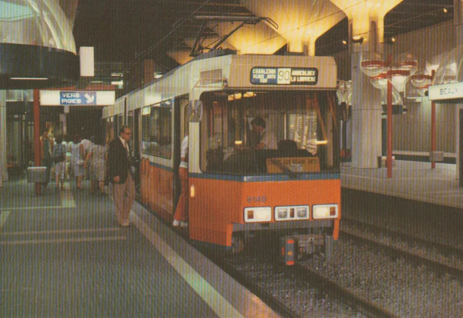 Postkort: Bruxelles regionallinje 90 med ledvogn 6140 ved Beaux - Arts (1982)