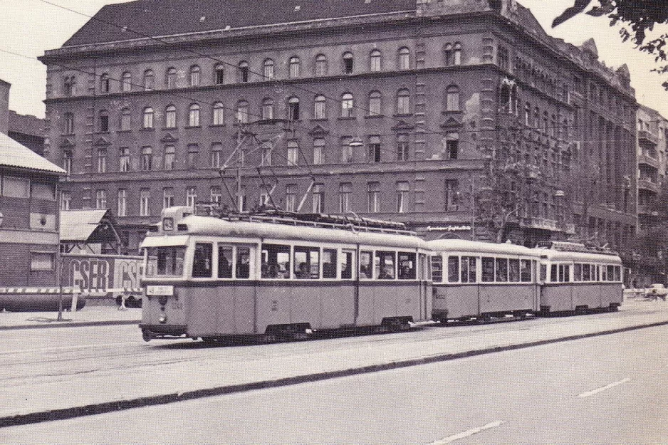 Postkort: Budapest sporvognslinje 49 med motorvogn 3248 nær Karolina út (1980)