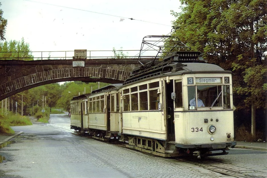 Postkort: Chemnitz sporvognslinje 3 med motorvogn 334 ved Rottluff (1979)