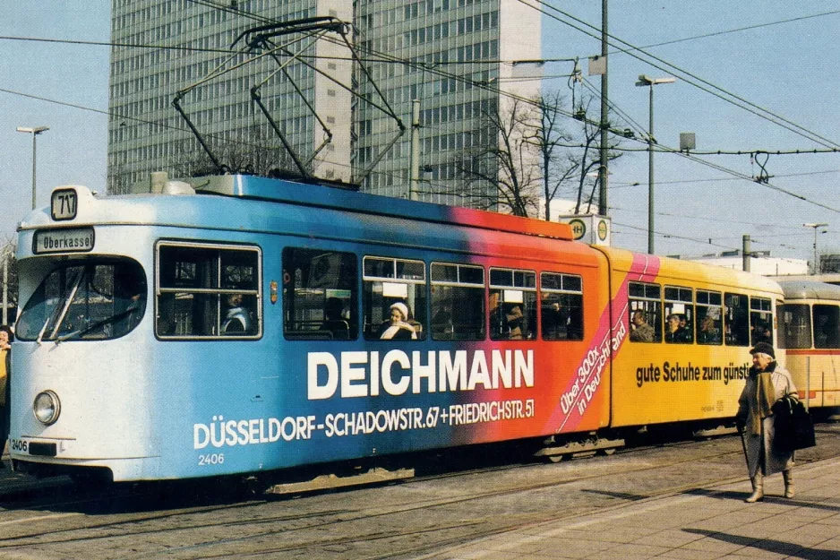 Postkort: Düsseldorf sporvognslinje 717 med ledvogn 2406 på Jan-Wellem-Platz (1986)