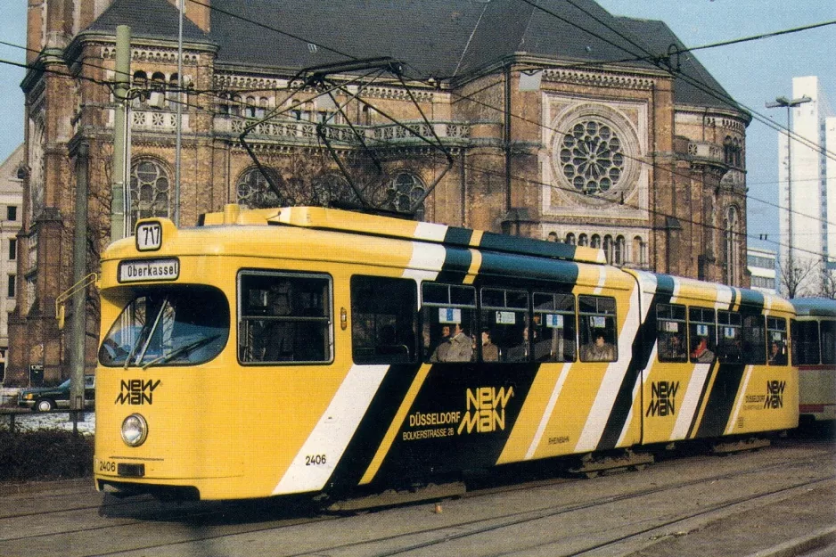 Postkort: Düsseldorf sporvognslinje 717 med ledvogn 2406 på Martin-Luther-Platz (1985)