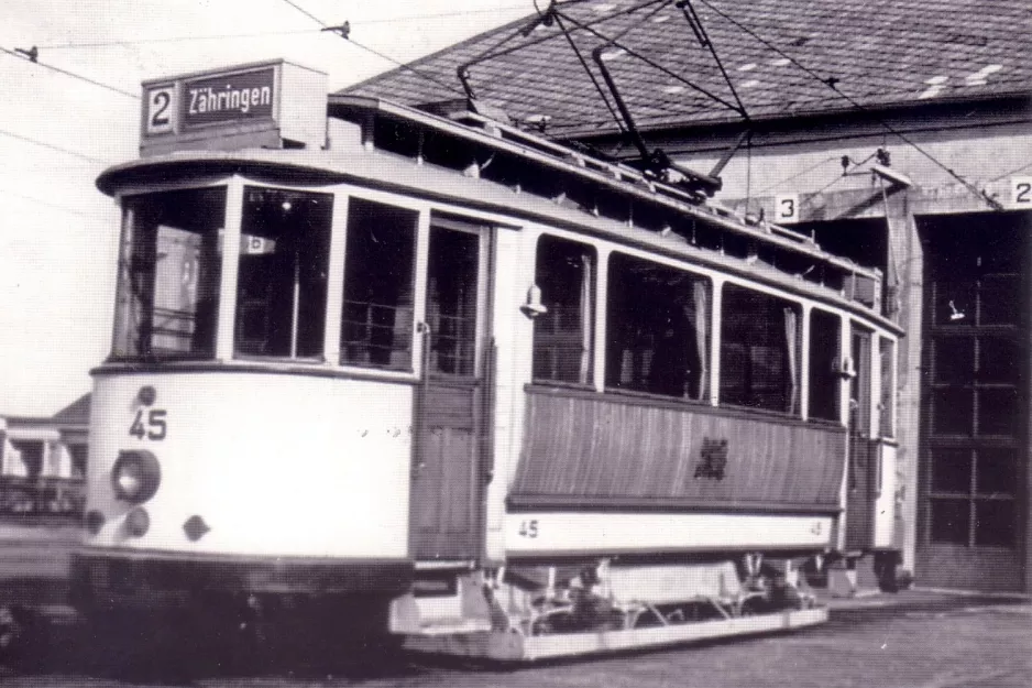 Postkort: Freiburg im Breisgau motorvogn 45 foran Betriebshof Nord (1955)