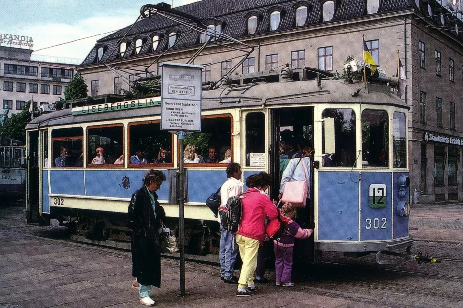 Postkort: Gøteborg 12 (Lisebergslinjen) med motorvogn 302 ved Kungsportsplatsen (1985)