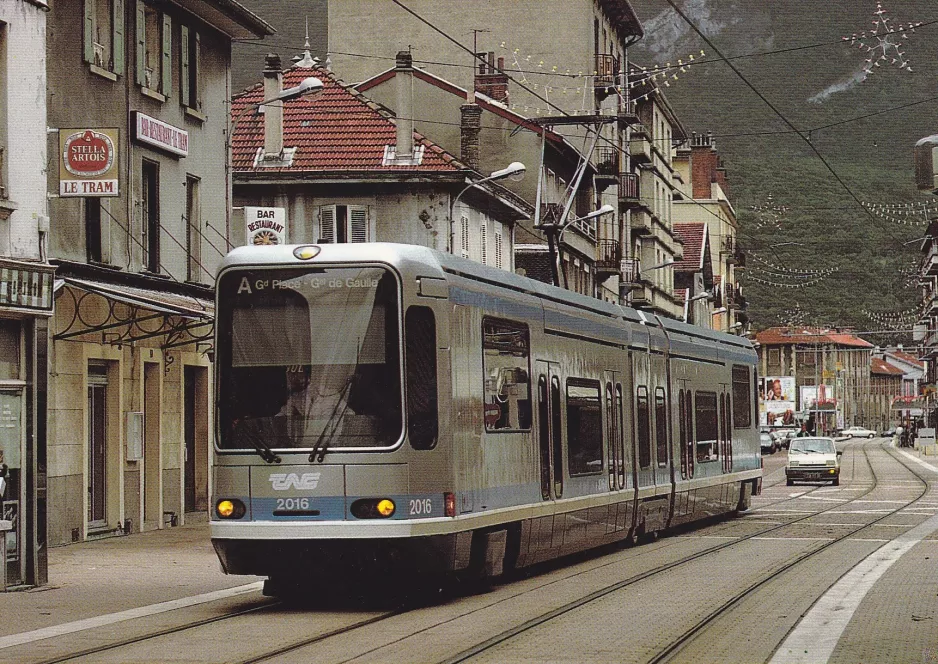 Postkort: Grenoble sporvognslinje A med lavgulvsledvogn 2016 foran Le Tram, Avenue Aristide Briand (1988)
