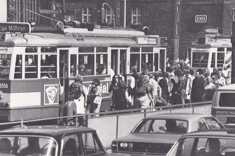 Postkort: Hamborg sporvognslinje 2 med motorvogn 3556 ved Hauptbahnhof (1975)