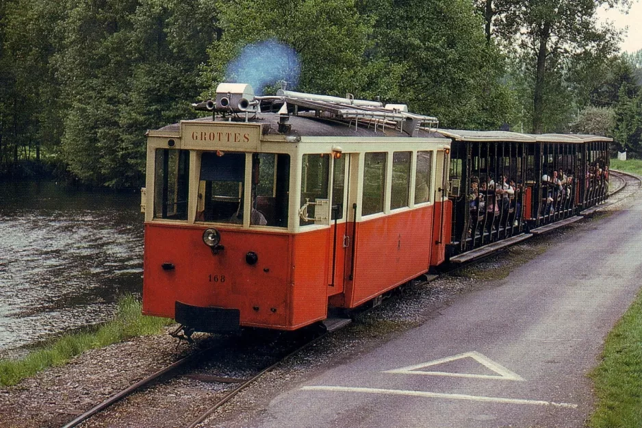 Postkort: Han-sur-Lesse Grotte de Han med motorvogn AR168 udenfor Han-sur-Lesse (1980)