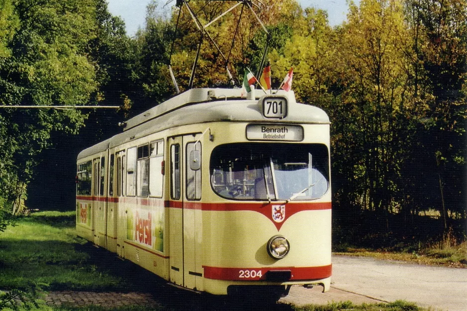 Postkort: Hannover Hohenfelser Wald med ledvogn 2304 udenfor museet Hannoversches Straßenbahn-Museum (2003)