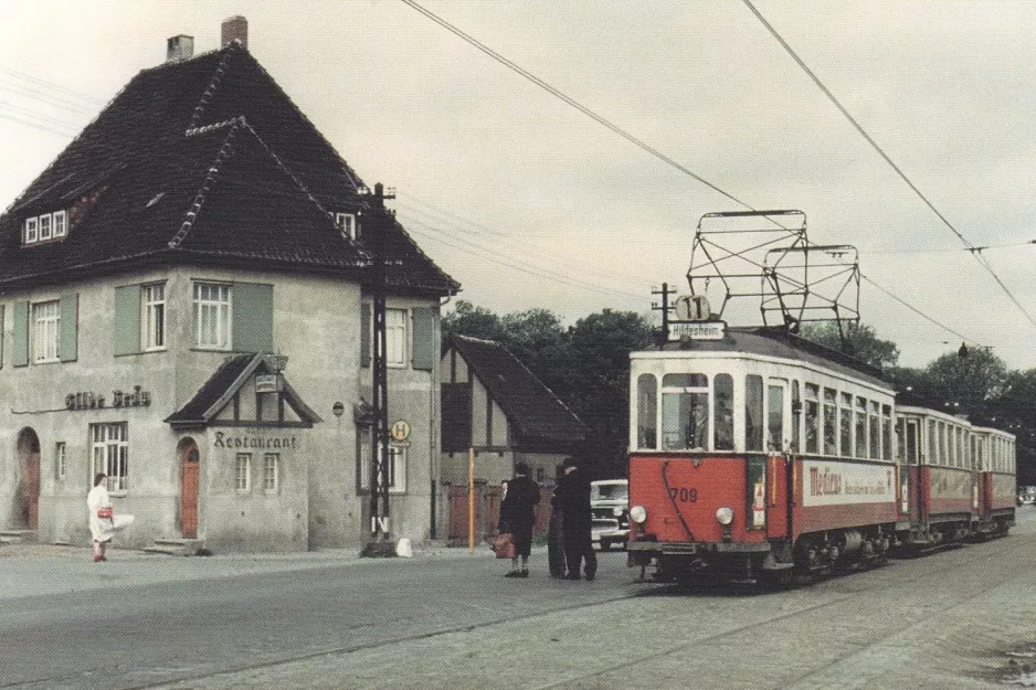 Postkort: Hannover sporvognslinje 11 med motorvogn 709 ved Weg nach Ahrbergen (1958)