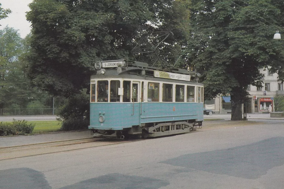 Postkort: Helsingborg sporvognslinje 5 med motorvogn 35 nær Stattena (1966)