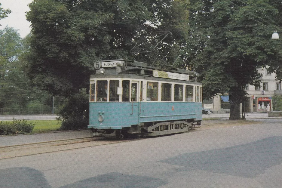 Postkort: Helsingborg sporvognslinje 5 med motorvogn 35 på Långvinkelsgatan (1966)