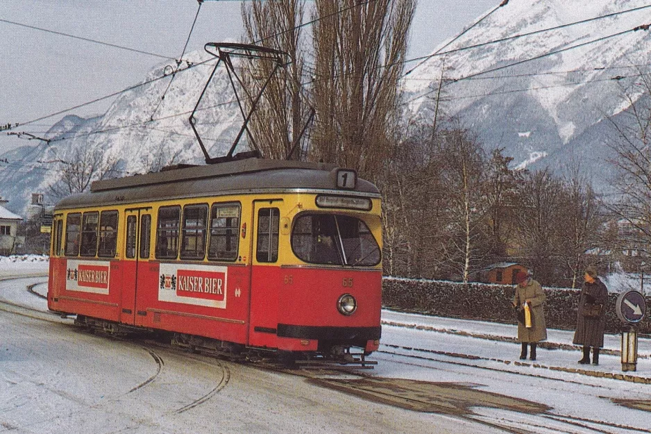 Postkort: Innsbruck sporvognslinje 1 med motorvogn 65 foran remisen på Pastorstraße (1986)