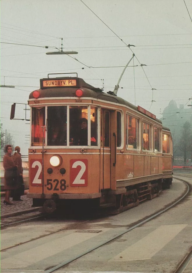 Postkort: København sporvognslinje 2 med motorvogn 528 i krydset Gyldenløvesgade/Farimagsgade (1969)