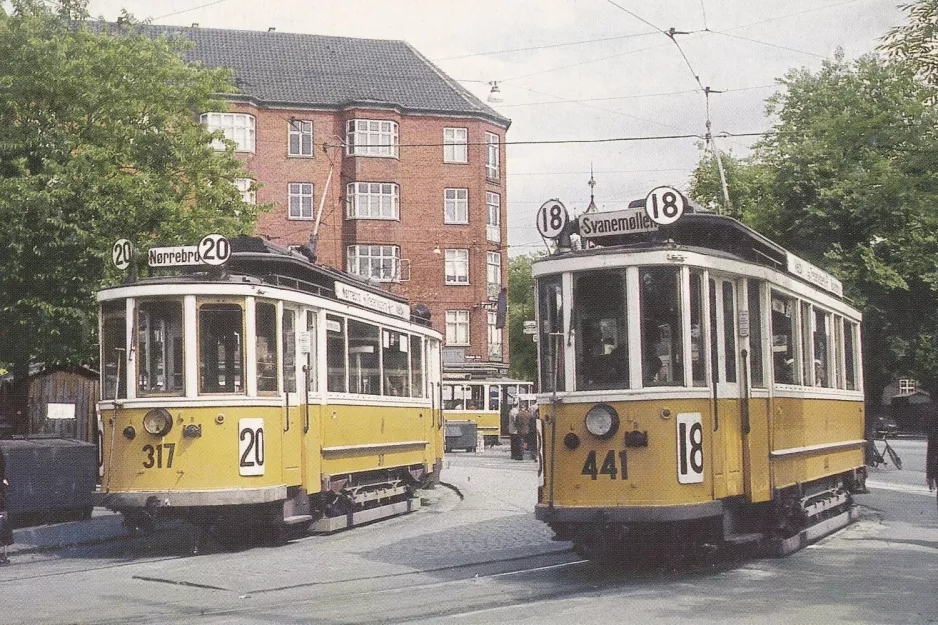 Postkort: København sporvognslinje 20 med motorvogn 317 ved Toftegårds Plads (1957)