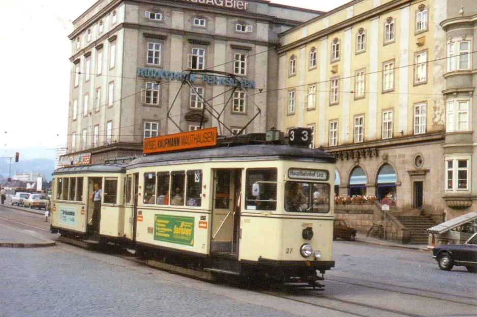 Postkort: Linz sporvognslinje 3 med motorvogn 27 ved Hauptplatz (1977)