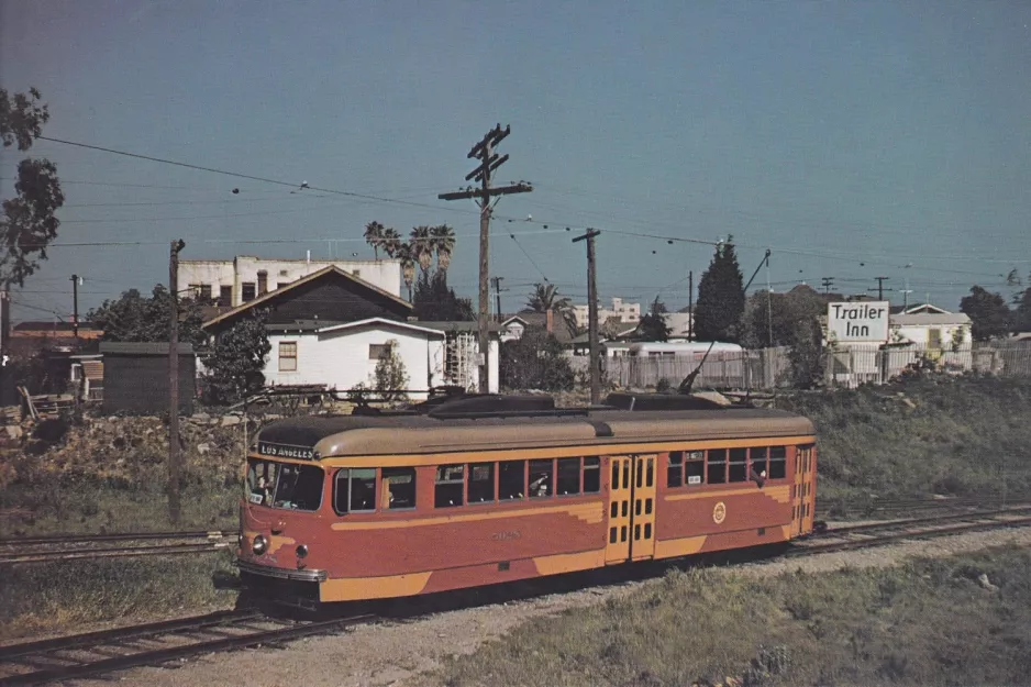 Postkort: Los Angeles motorvogn 5028 nær Downtown Los Angeles (1940)