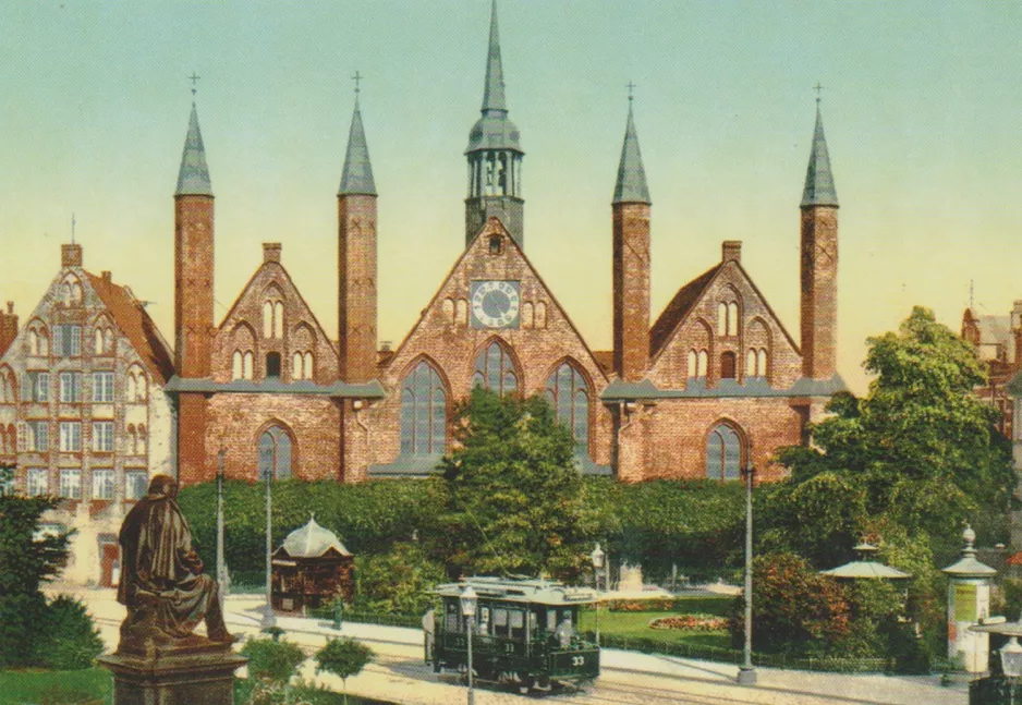 Postkort: Lübeck motorvogn 33 foran Helligen-Geist-Hospital (1895)