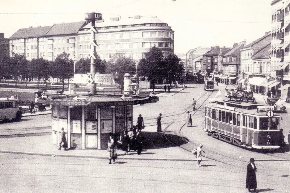 Postkort: Malmø sporvognslinje 1 med motorvogn 27 ved Värnhemsplatsen (1929-1931)