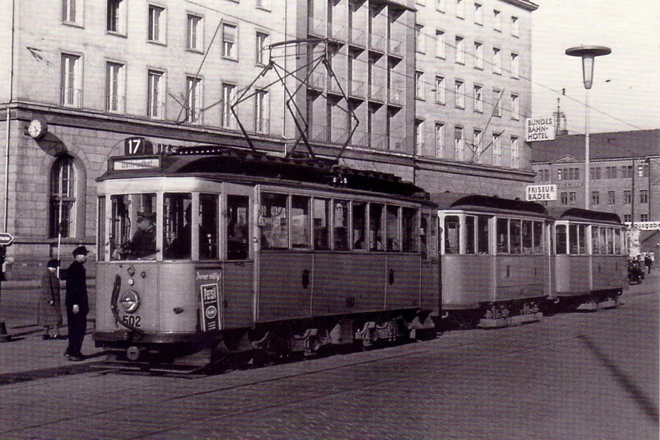 Postkort: München sporvognslinje 17 med motorvogn 502 ved Hauptbahnhof (1953)