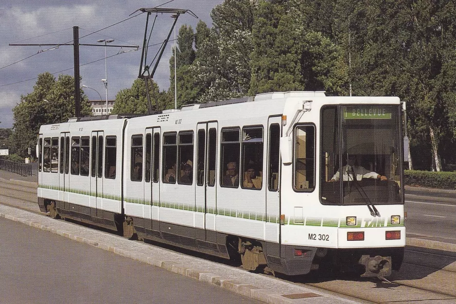 Postkort: Nantes sporvognslinje 1 med lavgulvsledvogn 302 på Boulevard René Coty (1986)