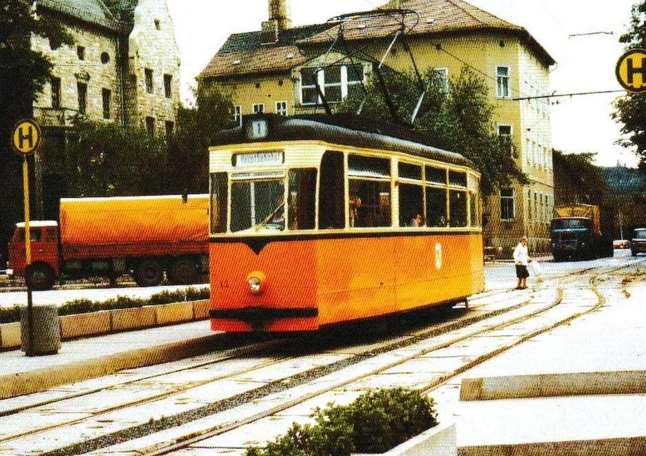 Postkort: Naumburg (Saale) turistlinje 4 med motorvogn 43 ved Curt-Becker-Platz (1982)