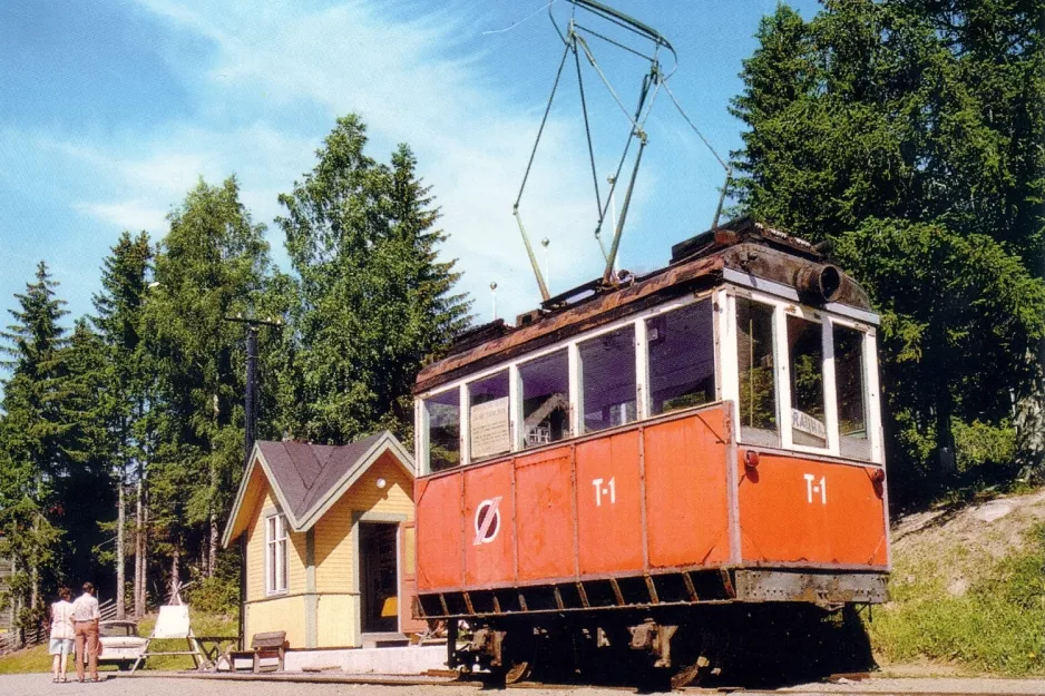 Postkort: Nordingrå arbejdsvogn T-1 på opstillingssporet ved Värdshuset Mannaminne (1982)
