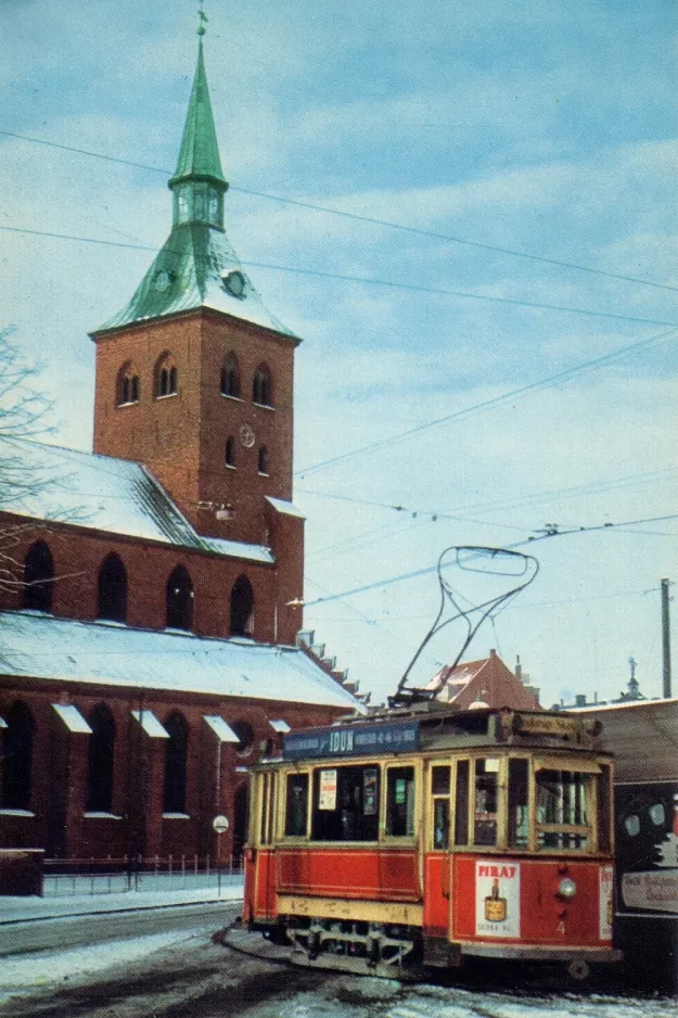Postkort: Odense Hovedlinie med motorvogn 4 på Skomagersstræde (1952)
