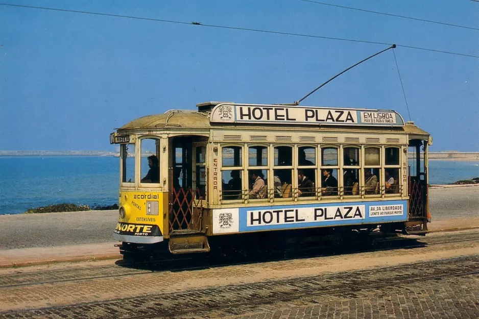 Postkort: Porto sporvognslinje 16 med motorvogn 315 nær Matosinhos (1978)