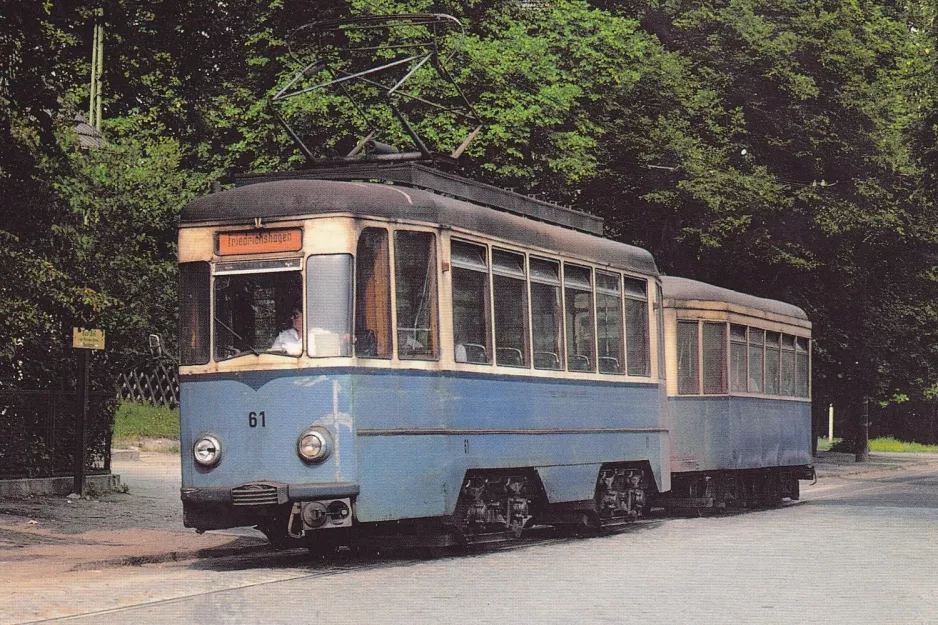 Postkort: Schöneiche sporvognslinje 88 med motorvogn 61 på Bergstraße (1980)