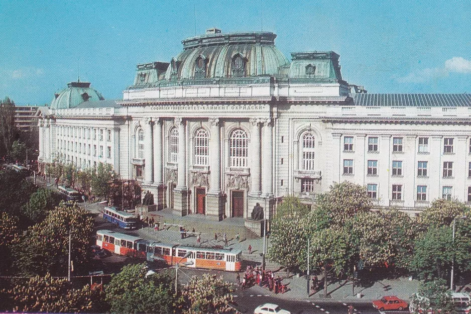 Postkort: Sofia foran Sofia University "St. Kliment Ohridski" (1975)