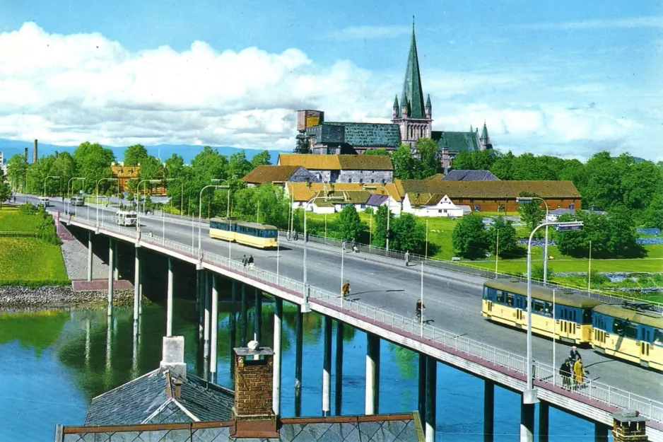 Postkort: Trondheim sporvognslinje 2 på Elgeseter bru (1961)