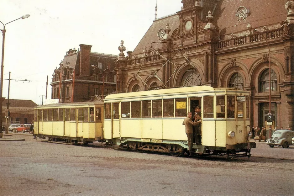 Postkort: Valenciennes sporvognslinje med motorvogn 22 ved Gare  SNCF (1964)