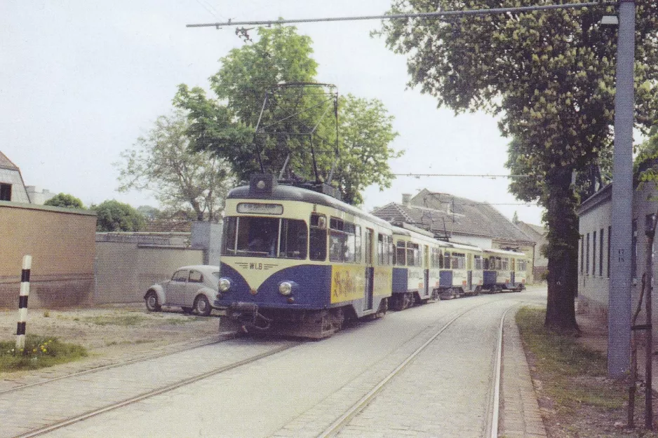 Postkort: Wien regionallinje 515 - Badner Bahn med bivogn 94 på Feldgasse (1983)