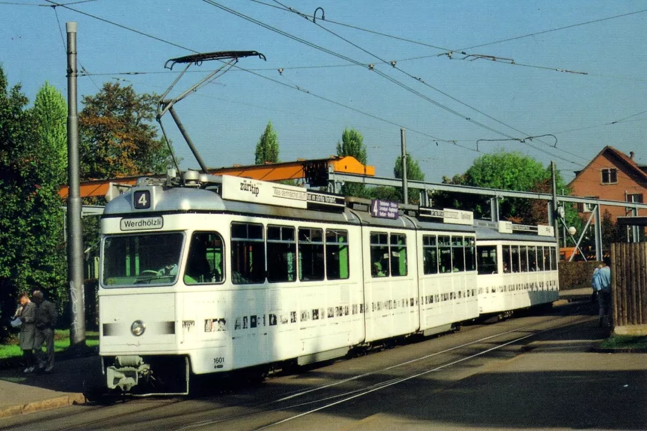 Postkort: Zürich sporvognslinje 4 med ledvogn 1601 ved Hardturm (1990)