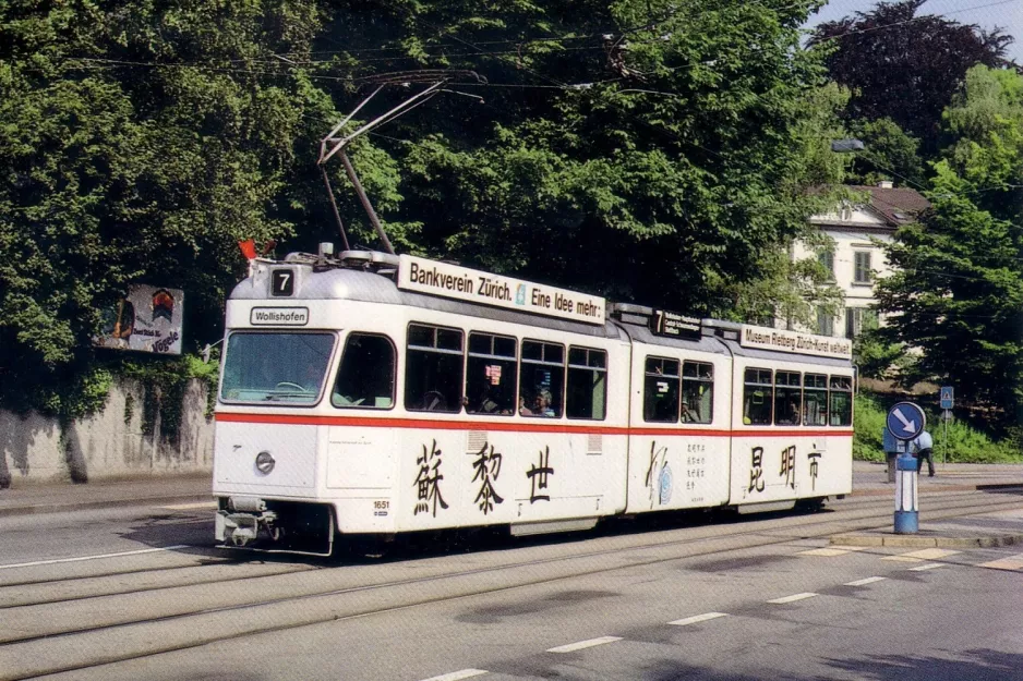 Postkort: Zürich sporvognslinje 7 med ledvogn 1651 ved Brunaustr. (1986)