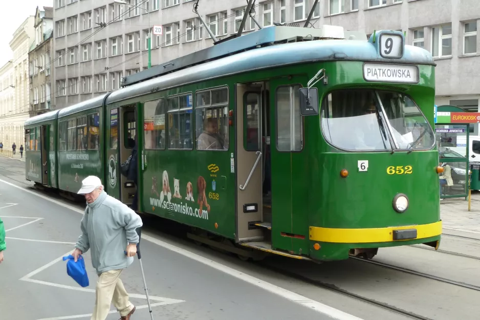 Poznań sporvognslinje 9 med ledvogn 652 ved Łąkowa (2011)
