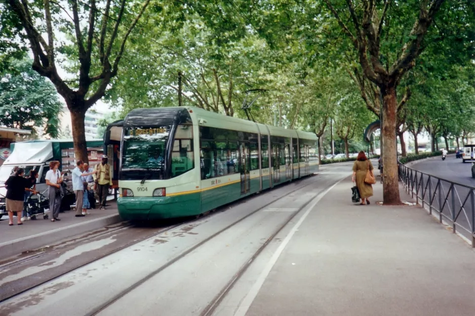 Rom sporvognslinje 8 med lavgulvsledvogn 9104 ved Trastevere (1999)