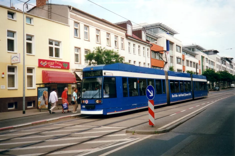 Rostock ekstralinje 4 med lavgulvsledvogn 658 ved Kabutzenhof (2001)
