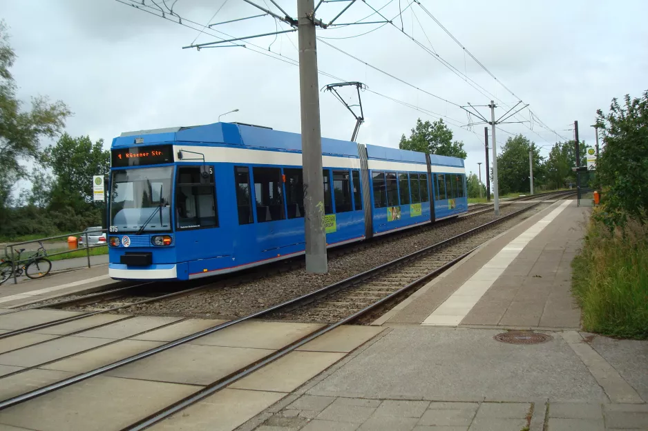 Rostock sporvognslinje 1 med lavgulvsledvogn 675 ved Hafenallee (2015)