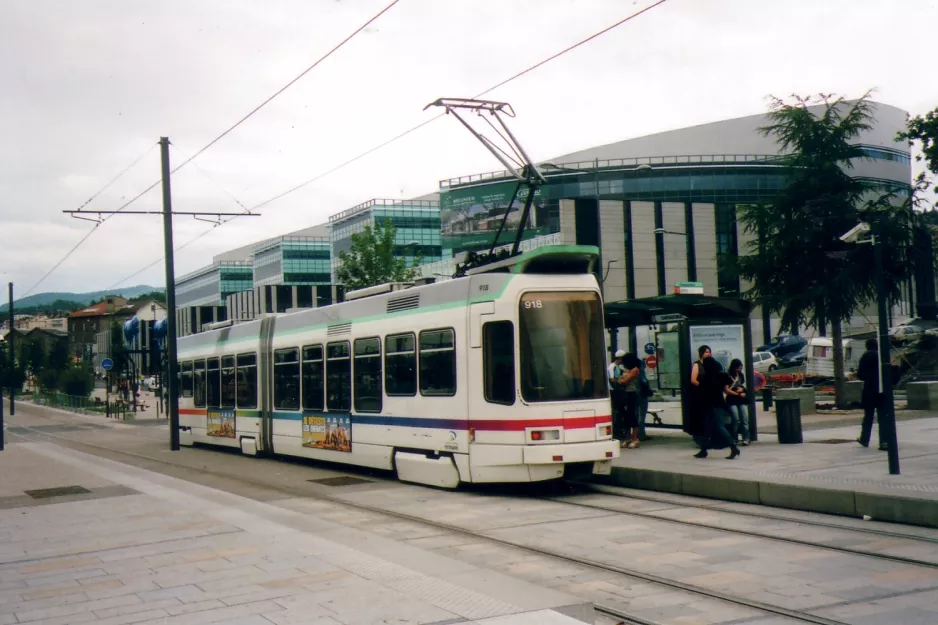 Saint-Étienne sporvognslinje T3 med lavgulvsledvogn 918 ved Châteaucreux (2007)