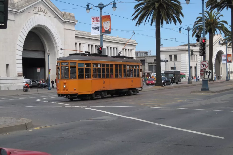 San Francisco F-Market & Wharves med motorvogn 1856 på The Embarcadero (2010)