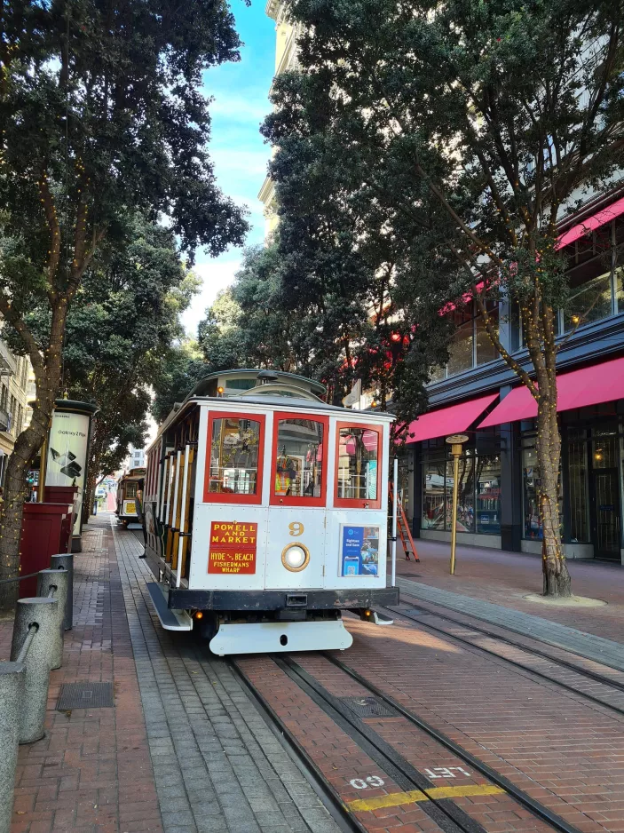 San Francisco kabelbane Powell-Hyde med kabelsporvogn 9 ved Market & Powell (2022)