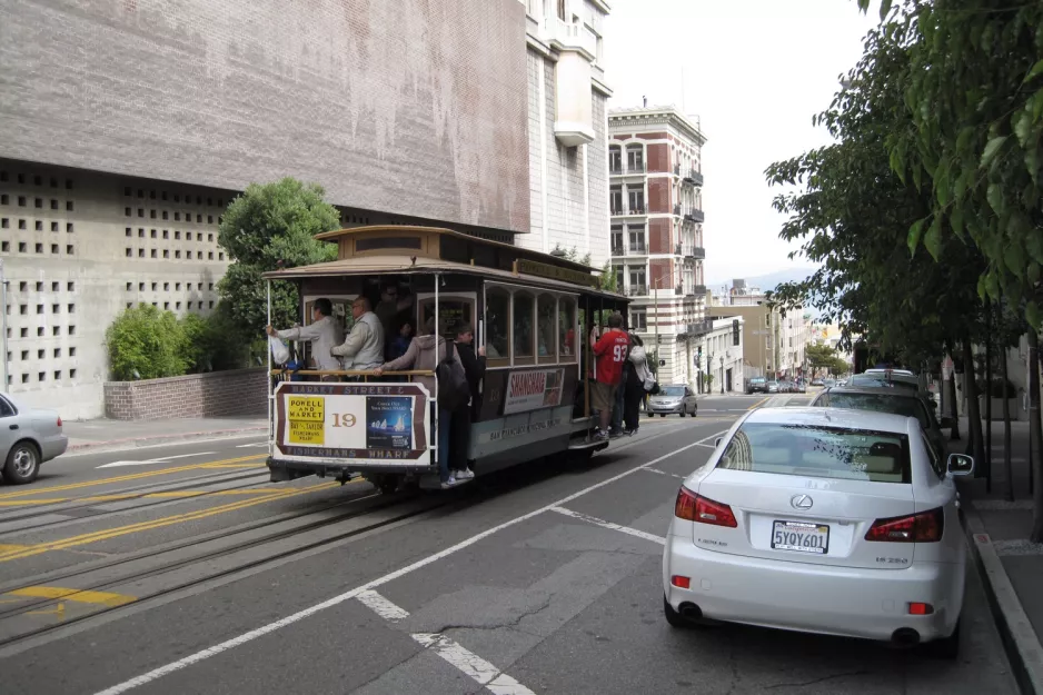 San Francisco kabelbane Powell-Mason med kabelsporvogn 19 på Powell Street (2010)