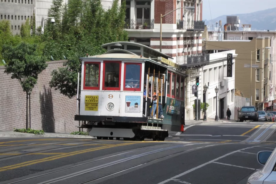 San Francisco kabelbane Powell-Mason med kabelsporvogn 9 på Powell Street (2010)