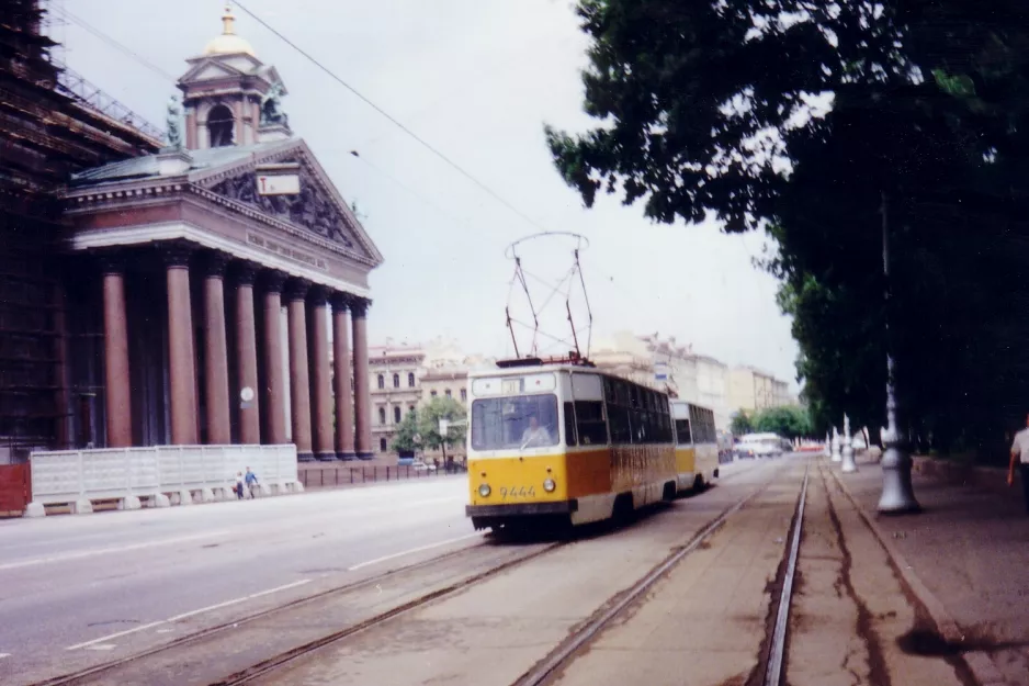 Sankt Petersborg sporvognslinje 31 med motorvogn 9444 på Admiralteyskiy Prospekt (1992)