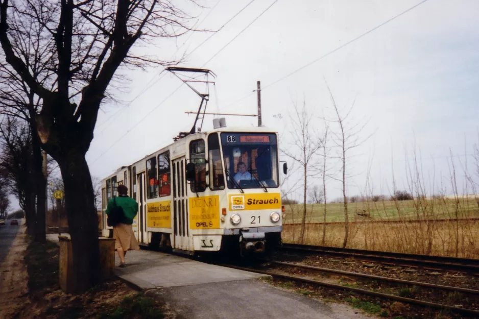 Schöneiche sporvognslinje 88 med ledvogn 21 ved Alt Rüdersdorf (1994)