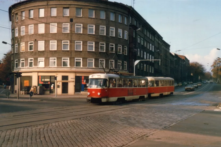 Schwerin sporvognslinje 1 med motorvogn 211 på Bürgermeister-Bade-Platz (1987)