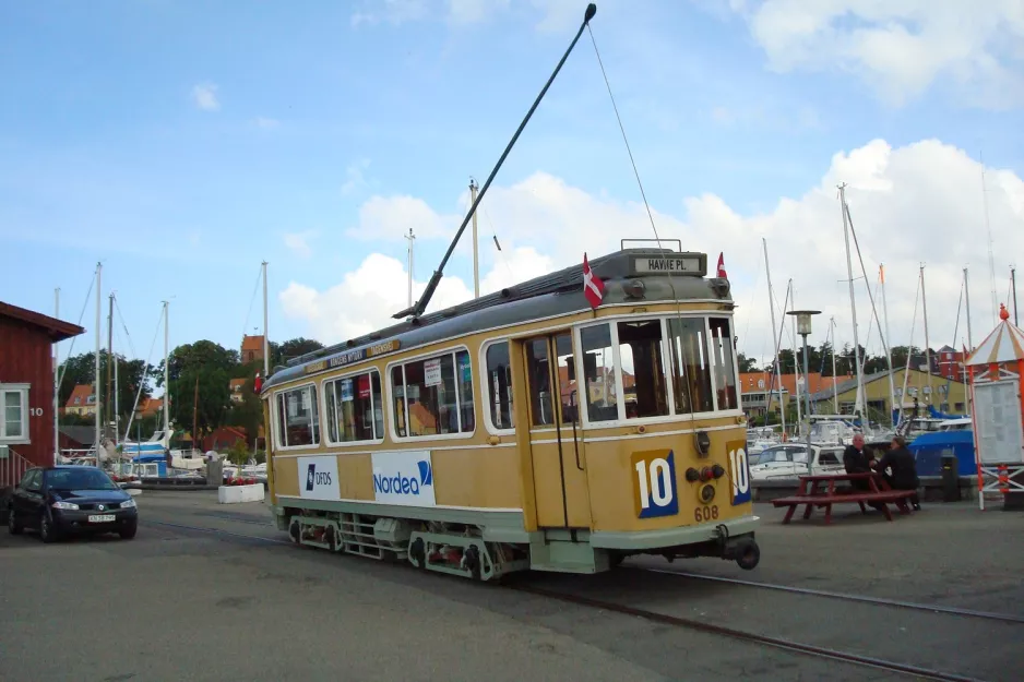 Skælskør museumslinje med motorvogn 608 ved Havnepladsen (2011)